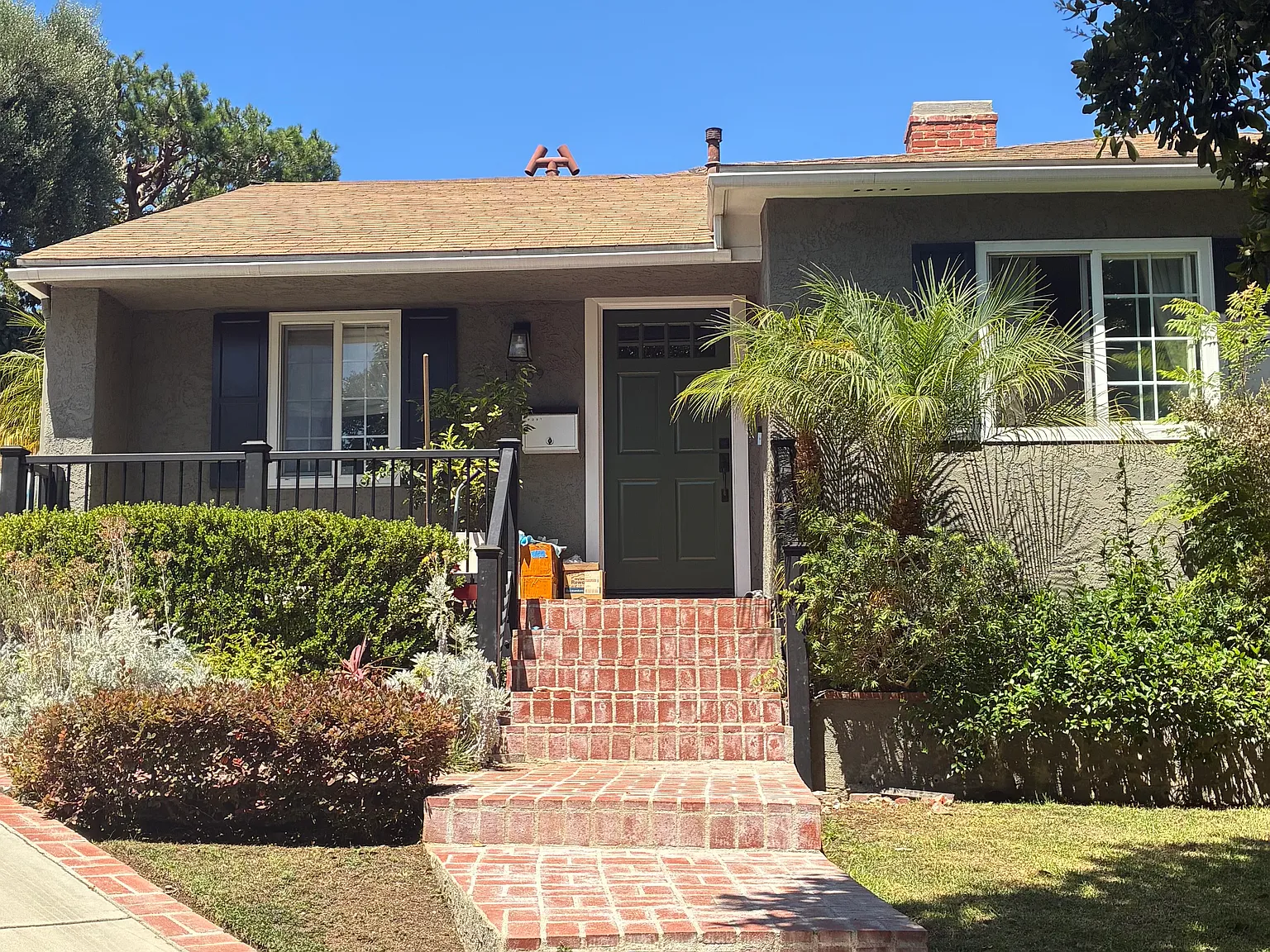 4 bed, 2394 sqft, $8,995 — Photo 2