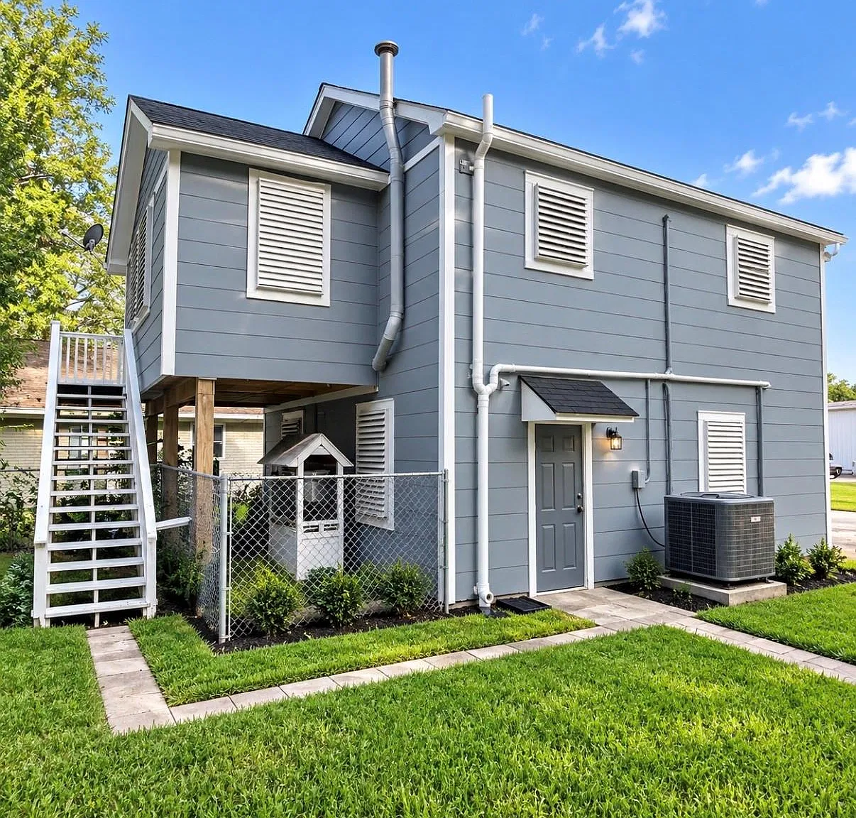 3 bed, 1.5 bath, 1318 sqft, $1,550 — Photo 4