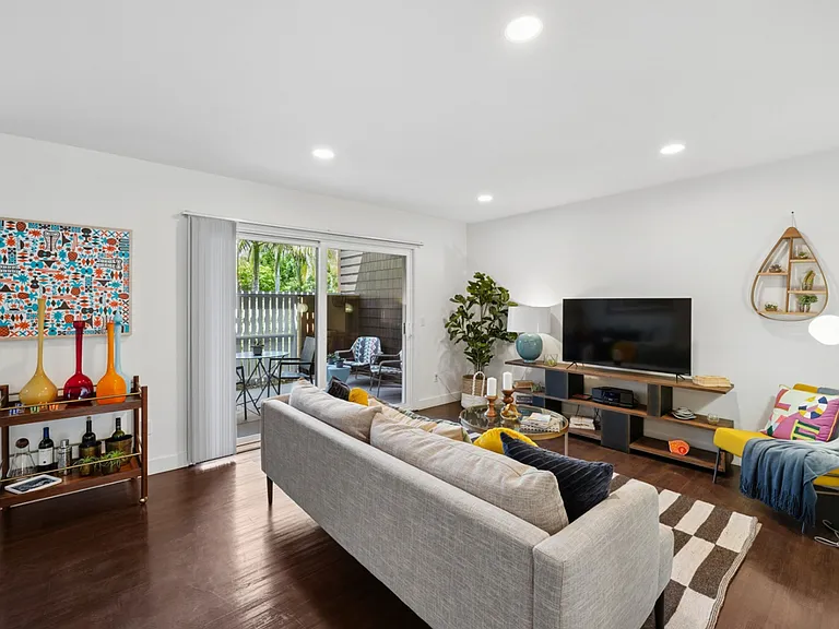 Grove Apartments — Photo 32