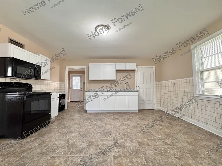 348 Davis Ct — Photo 15