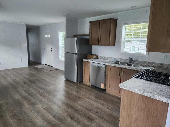 32 Cassie Lane, Bennington, VT 05201