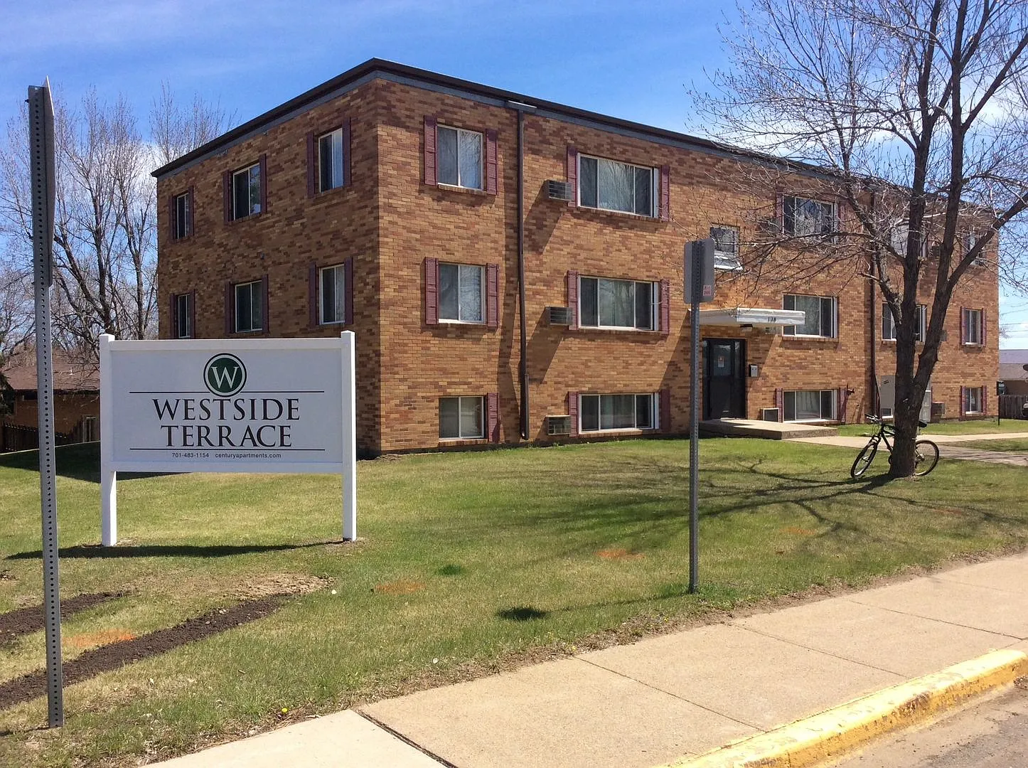 West Side Terrace — Photo 2