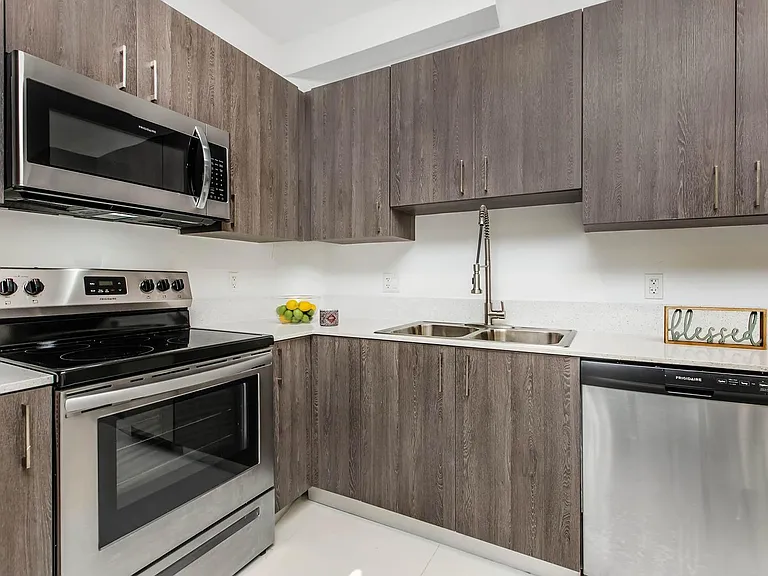 Miami lifestyle at a rate you can afford! — Photo 2