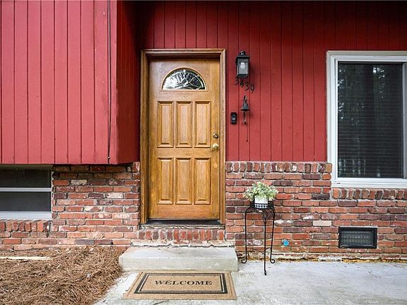 2nd image of 3439 Chestnut Dr