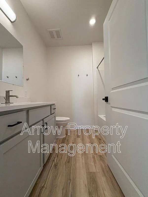 2 bed, 2.0 bath, 892 sqft, $1,400 — Photo 3
