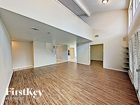 2nd image of 13818 Lynnwood Ln