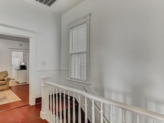 5th image of 126 E Waldburg St