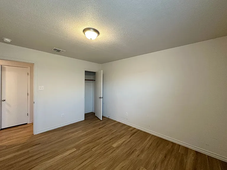 1813 Clovis Dr — Photo 20