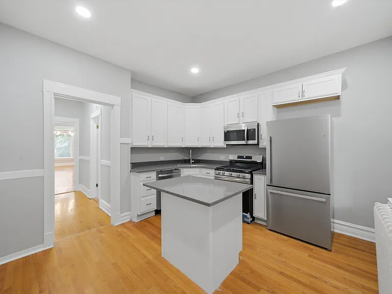1915 W Lunt Ave #2 — Photo 8
