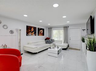 689 SW 7th Ter, Dania Beach, FL 33004