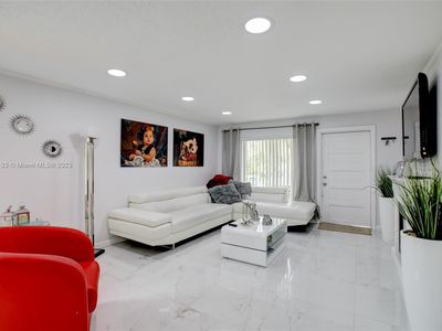 689 SW 7th Ter, Dania, FL, 33004