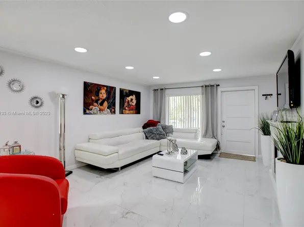 689 SW 7th Ter, Dania Beach, FL 33004