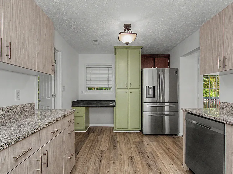 1371 Constitution Dr — Photo 12