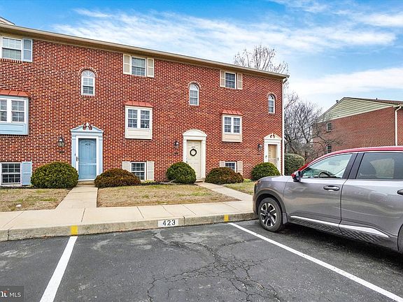 2nd image of 423 Weldon Dr #423