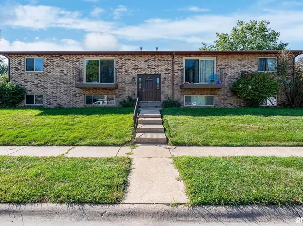 310 30th Avenue Ct APT 5, Moline, IL 61265