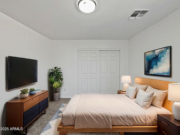 4th image of 217 E GWEN Street
