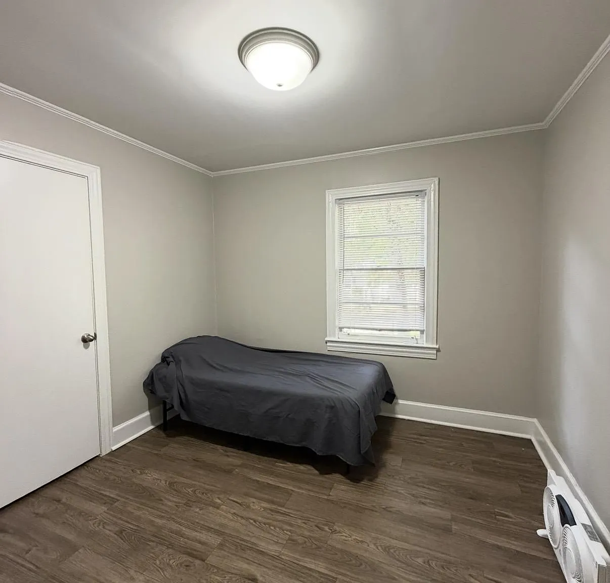4 bed, 1.0 bath, 1000 sqft, $910 — Photo 3