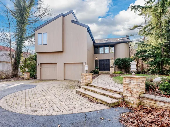 210 Connetquot Drive, Oakdale, NY 11769