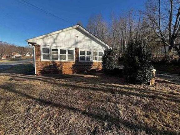 4th image of 742 Spring Rd