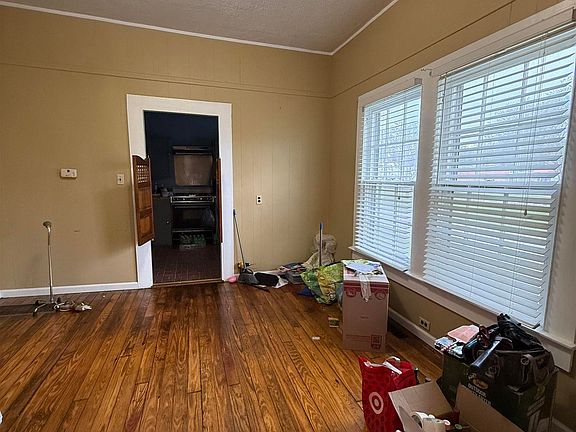 4th image of 200 Watson St