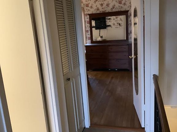 3rd image of 9 Wirt Ave