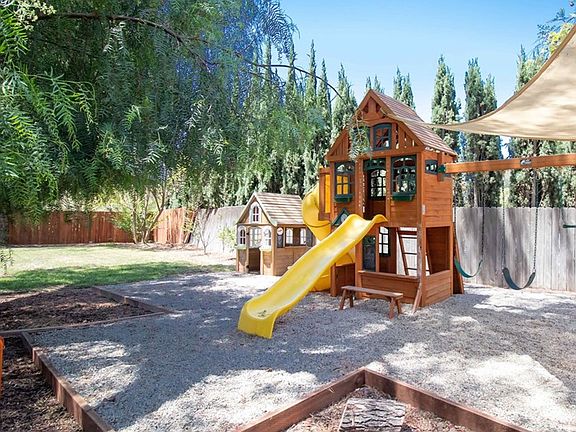 5th image of 22836 Macfarlane Dr