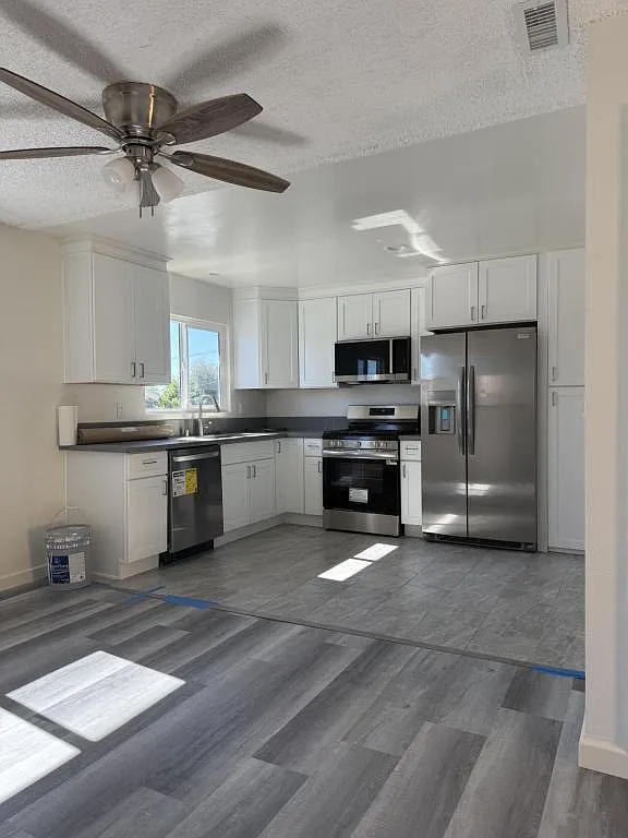 212 W Escalones — Photo 1