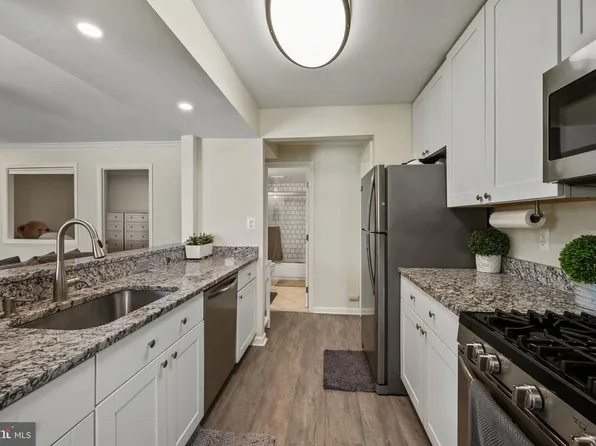 112 Duvall Ln APT 302, Gaithersburg, MD 20877
