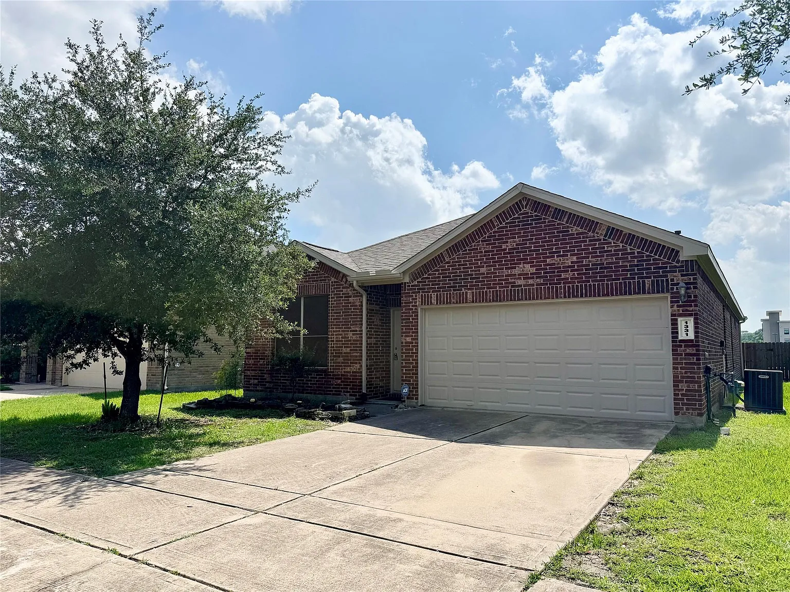 3 bed, 2.0 bath, 1950 sqft, $2,100 — Photo 1
