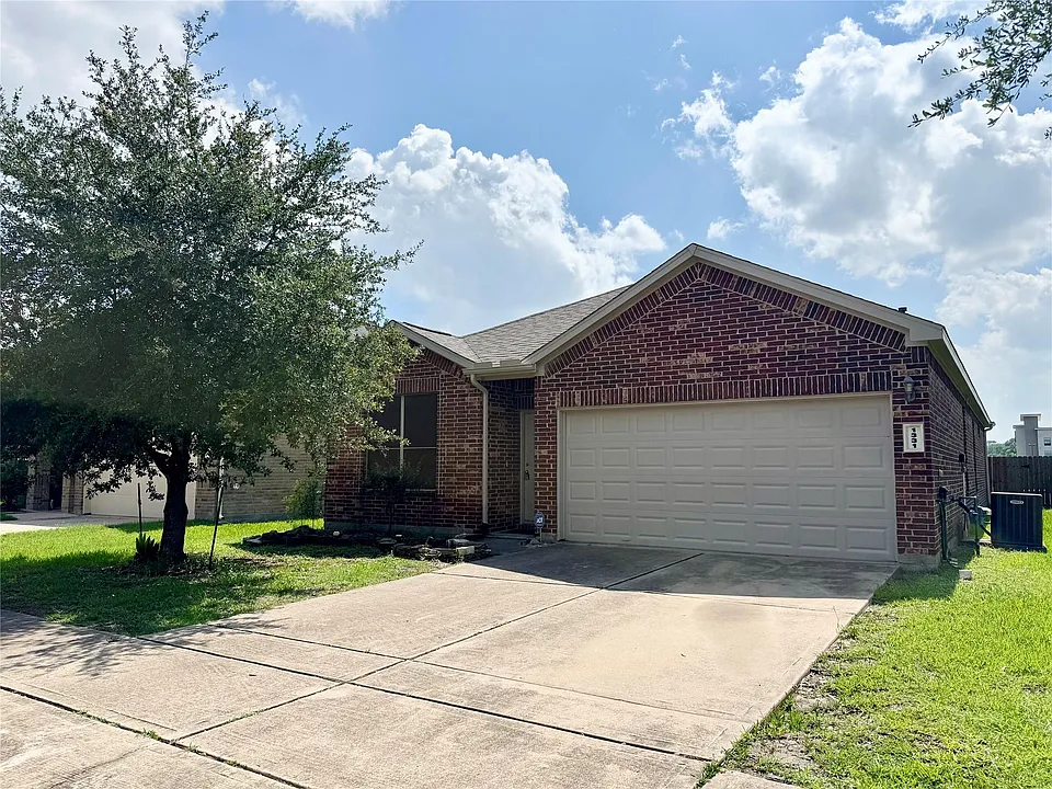 1331 S Maple Dr