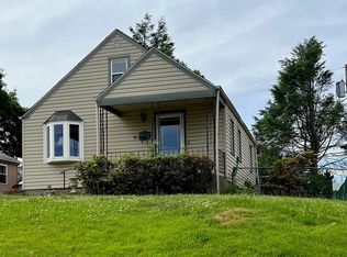 9 Bunting Ln, Aston, PA 19014