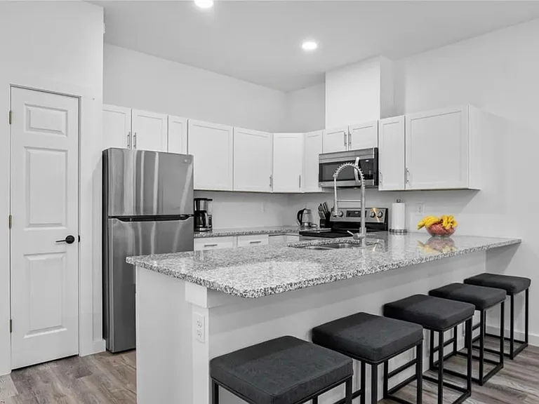 4531 19th St SW — Photo 2