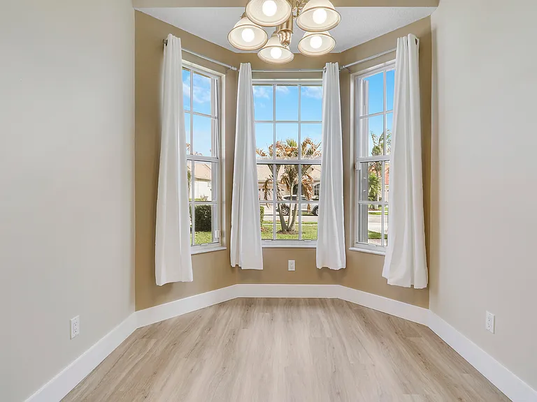 726 SW Aruba Bay — Photo 13