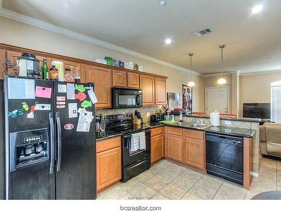 5th image of 305 Holleman Dr E APT 405