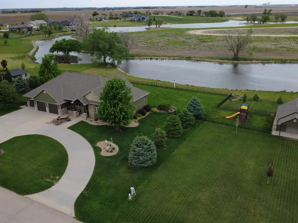 1804 Lifesong Cir, Hastings, NE 68901