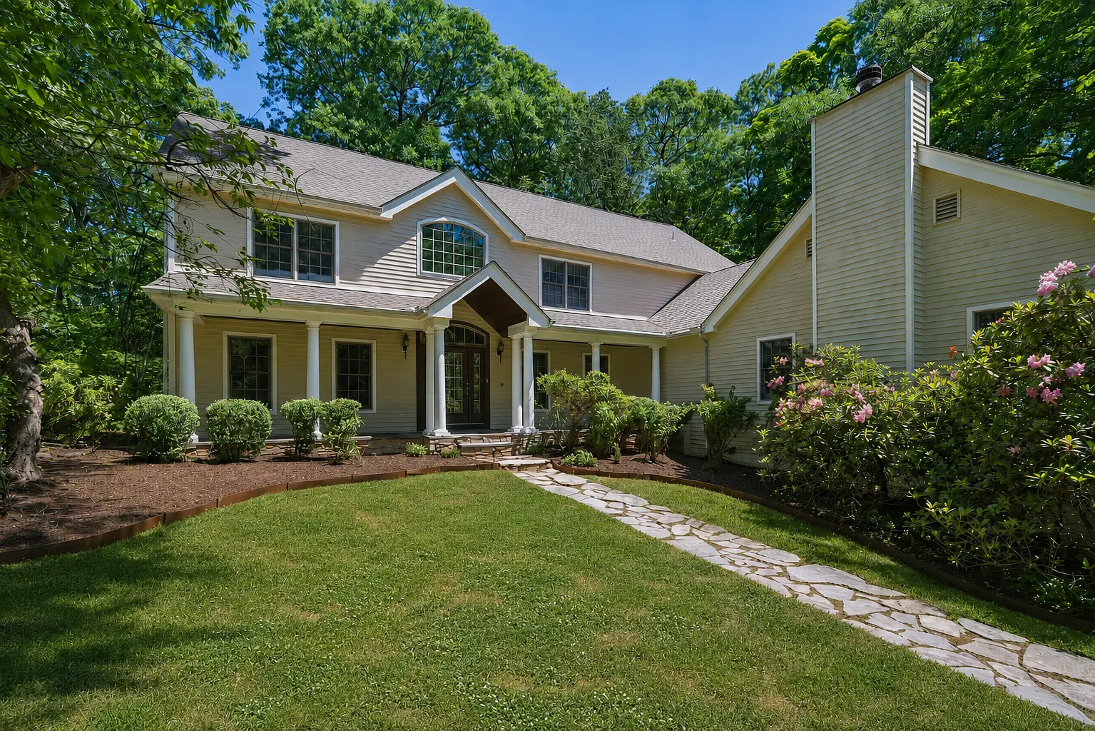 4 bed, $10,000 — Photo 1