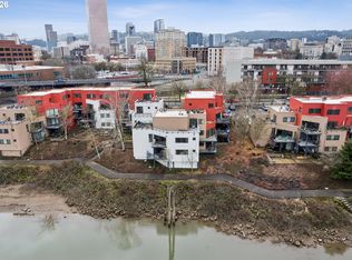 620 NW Naito Pkwy APT B7, Portland, OR