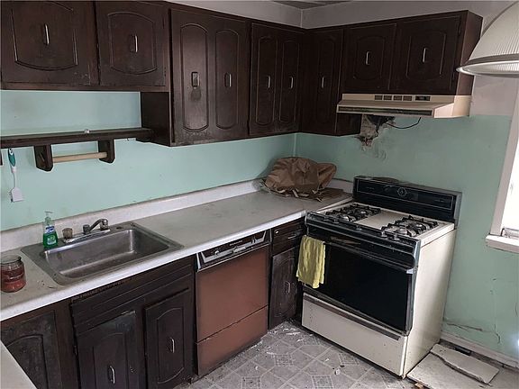 5th image of 130 Fairview Ave