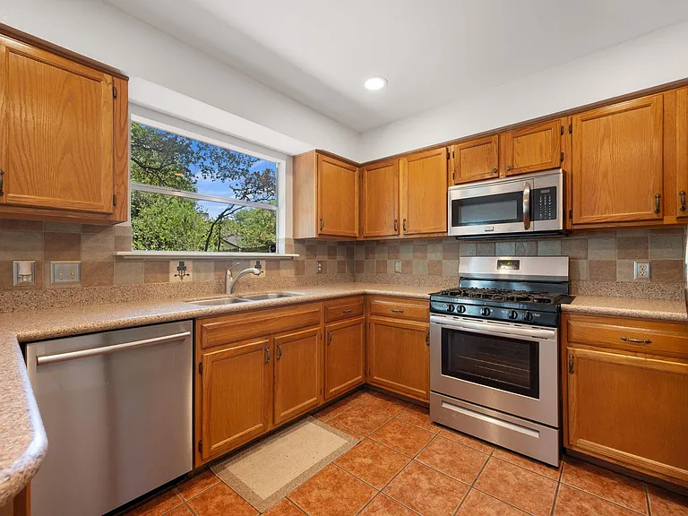 1901 Lobelia Dr — Photo 14
