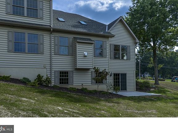 3rd image of 160 N Tanglewood Dr #8