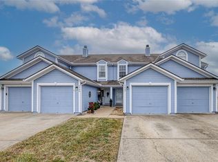 5645 NW Plantation Dr, Lees Summit, MO 64064
