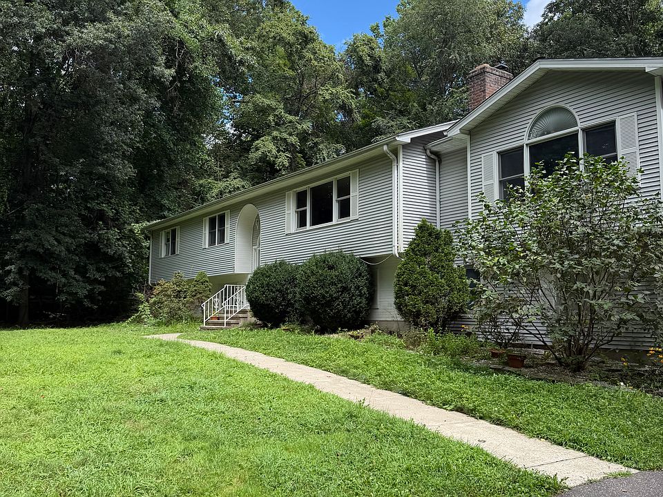 1st image of 909 Mapledale Rd #1