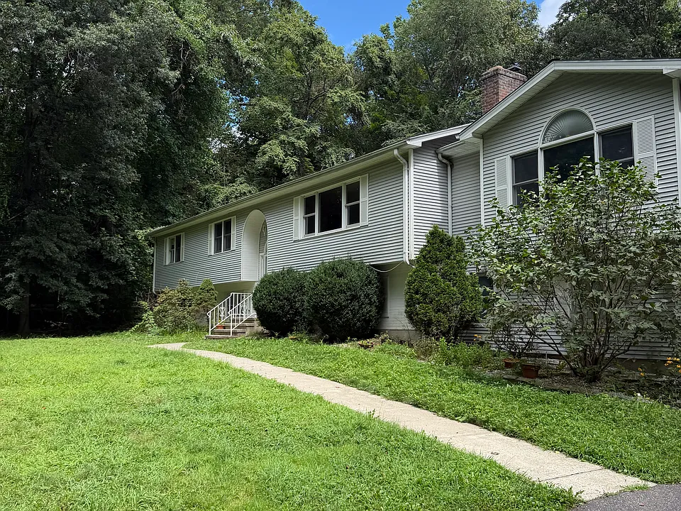 909 Mapledale Rd #1