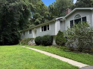 909 Mapledale Rd #1, Orange, CT 06477