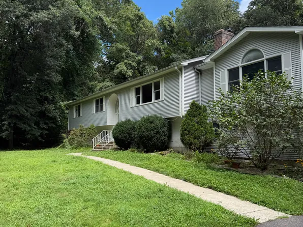 909 Mapledale Rd #1, Orange, CT 06477
