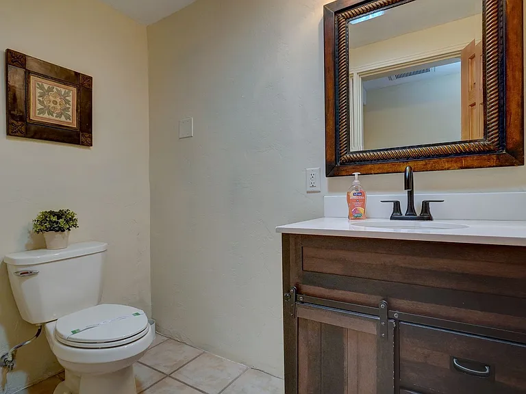 Riverside Suites — Photo 118