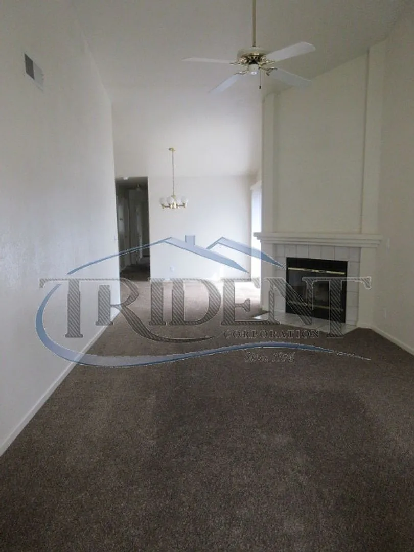(1590y3) Crisp Drive Duplex — Photo 4
