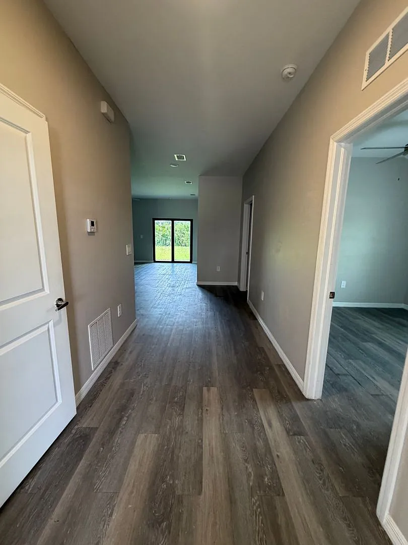 3 bed, 2.0 bath, 1250 sqft, $1,695 — Photo 2