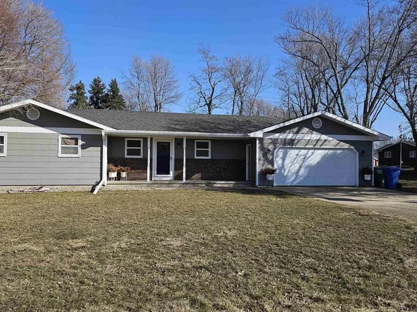 305 Park Dr, Larchwood, IA 51241