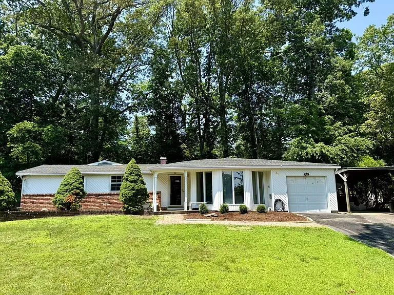 90 University Heights Dr — Photo 1